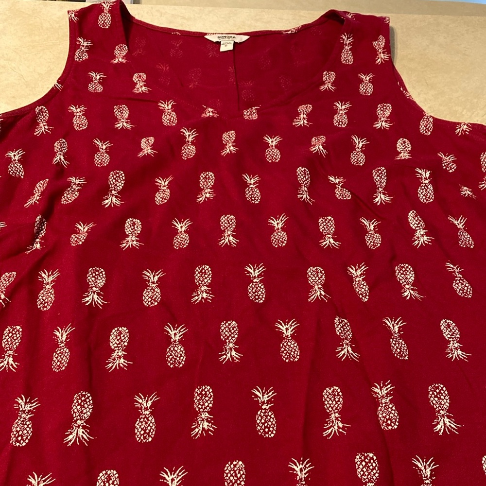 Burgundy sleeveless pineapple print blouse